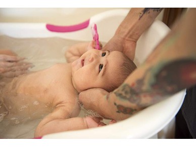 Βασικοί κανόνες για το ασφαλές μπάνιου του μωρού 