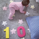 Η κόρη αγαπημένου τραγουδιστή έγινε 10 μηνών!
