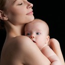 Importanța contactului piele-pe-piele pentru bebelușul tău