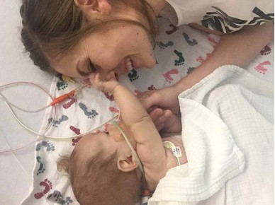După ce și-a pierdut bebelușul, o mamă a donat 495 de litri de lapte matern în amintirea copilului său