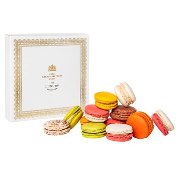 Selection of Macarons (16 Pieces)