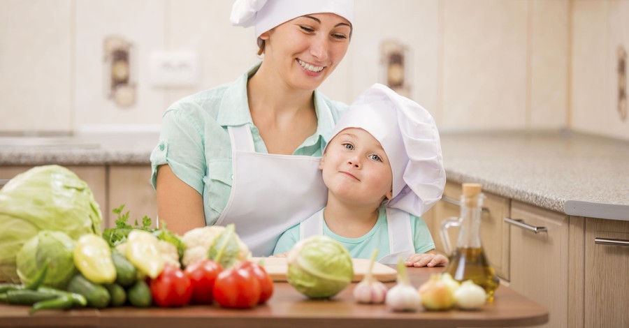 5 sfaturi pentru a-ți determina copilul să mănânce sănătos
