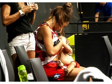 Αντονέλα Γκονζάλεζ : Έσπασε τα στερεότυπα θηλάζοντας στο ημίχρονο αγώνα μπάσκετ