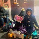 Λονδίνο: 4χρονος προσφέρει τσάντες με τα απαραίτητα σε άστεγους 