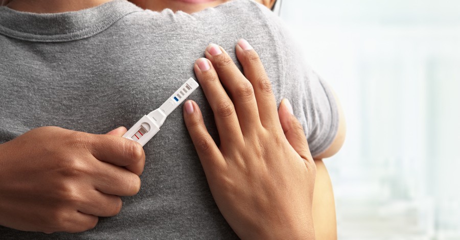 Εμβρυομεταφορά: Η αναμονή του ζευγαριού ως το τέστ έχει στρες 