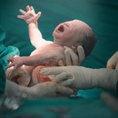 Ce se întâmplă cu bebelușul imediat după naștere?