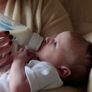 Περιττό και διατροφικά ελλιπές το γάλα φόρμουλα για μεγαλύτερα βρέφη και νήπια