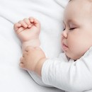 Legătura dintre poziția de dormit și dezvoltarea fizică a copilului