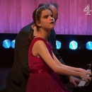 Μ.Βρετανία: 13χρονη τυφλή πιανίστρια με αυτισμό κέρδισε σε διαγωνισμό ταλέντων!
