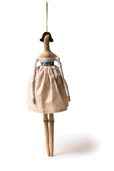 Κούκλα με φόρεμα εκρού