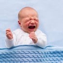 6 съвета как да постъпиш, когато бебето плаче неспирно