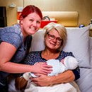 O bunică a dat naștere nepotului ei