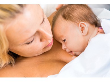 Importanța contactului piele-pe-piele pentru bebeluș și mamă 