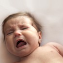 7 حيل مجربة لتهدئة بكاء طفلك الرضيع!