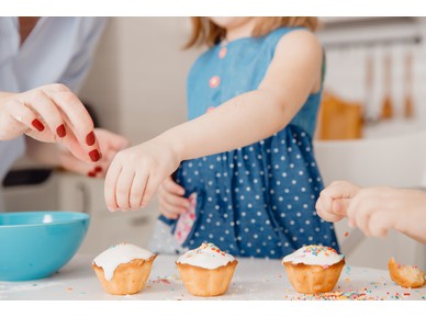 كيف تعلمين أطفالك مساعدتك في المطبخ؟