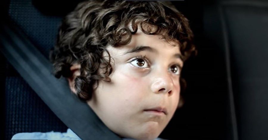 VIDEO: Μια διαφήμιση που αποτυπώνει την σημασία της οικογένειας στην παιδεία του παιδιού 