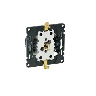 Safety Socket Mechanism 2X2P+E with Automatic Term