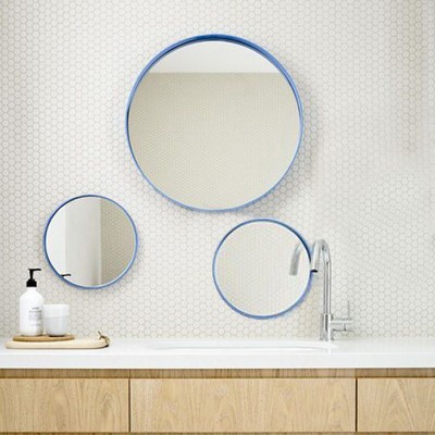 Σύνθεση στρογγυλών καθρεπτών μπάνιου τοίχου από μέ