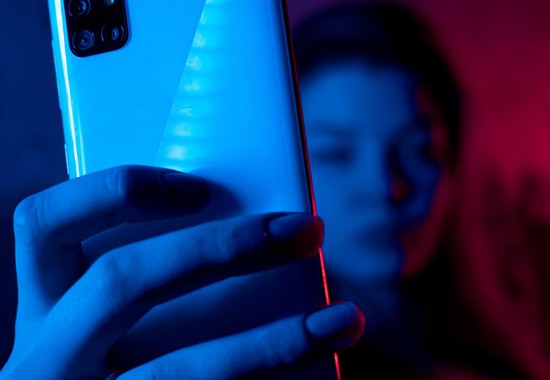 How the blue light of the screens threatens your e