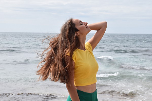 How to Maintain Shiny Hair in Summer and the First