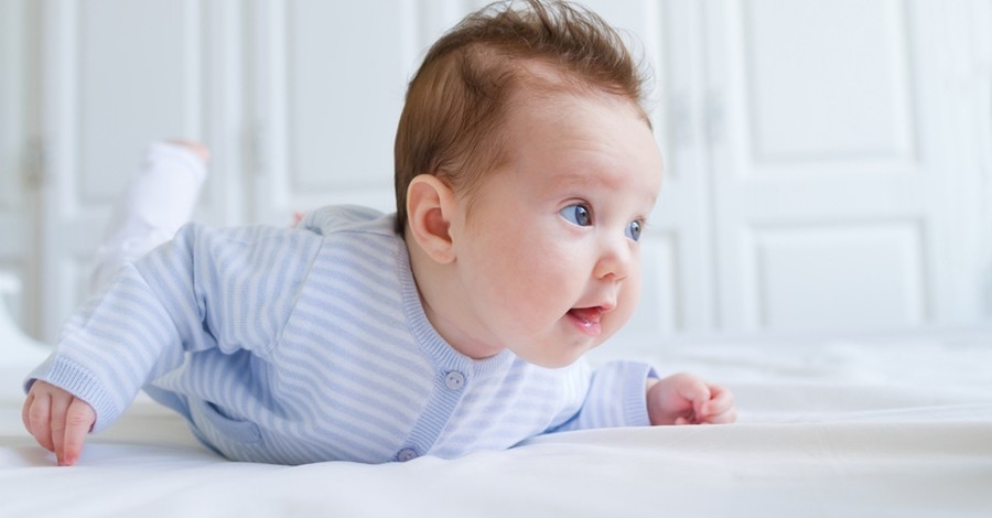 Как да насърчим бебето да започне да се обръща?