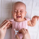 كيف تقصين أظافر مولودك بطريقة آمنة؟