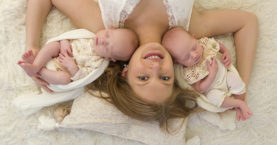5 съвета за кърмене на близнаци