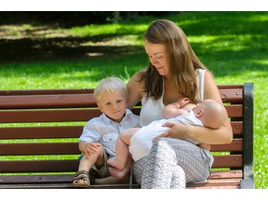 Proiectul de lege, care permite mamelor alăptarea bebelușilor în public