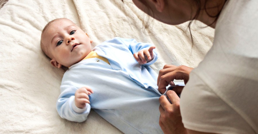 Как да обличаме новороденото бебе	