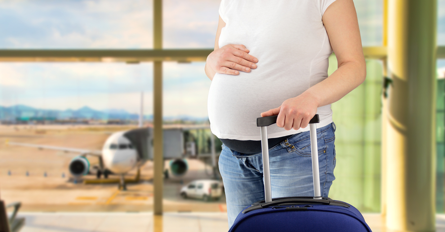 Колко безопасно е пътуването със самолет по време на бременност?