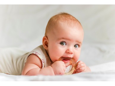 Опасни ли са нещата, които бебето поставя в устата си?