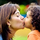 Δίνουμε στο παιδί μας φιλιά στο στόμα; 