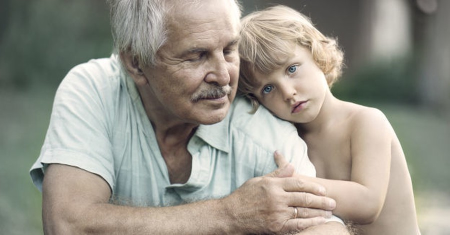 Η σχέση ενός παππού και μιας γιαγιάς με τα εγγόνια τους από τον φωτογραφικό φακό μίας μαμάς