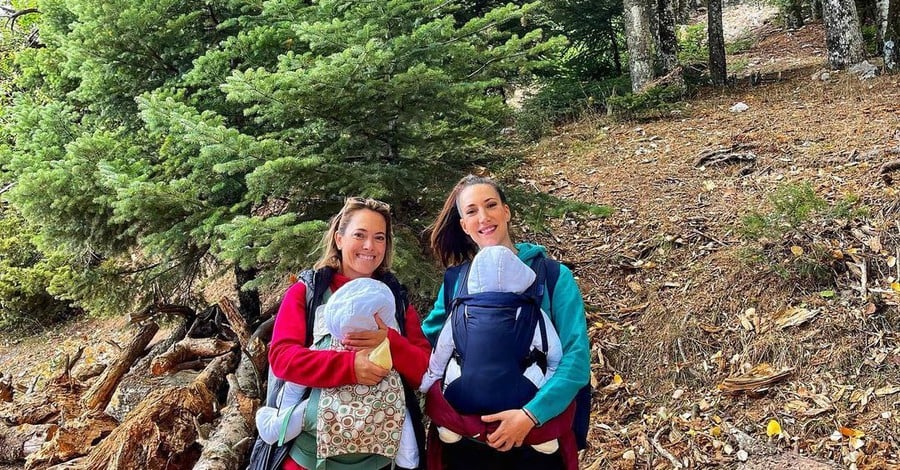 Outdoor moms Greece: Mία κοινότητα μαμάδων που παίρνουν τα βουνά (μαζί με το μωρό τους)