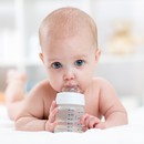 متى يحتاج الرضيع إلى شرب الماء؟