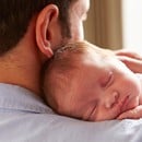 Как татковците изграждат връзка с новороденото?