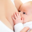 Кърмене на новороденото бебе