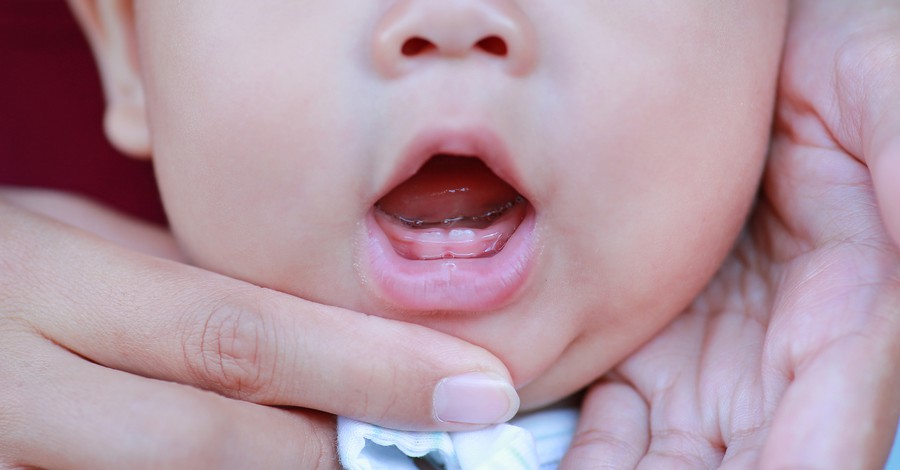 Има ли връзка между хремата и поникването на зъбки при бебета?