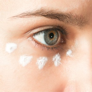 Αντιρυτιδική κρέμα ματιών με βάση cream-gel