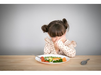 Защо не е нужно да принуждаваме децата си да си изяждат всичко в чинията
