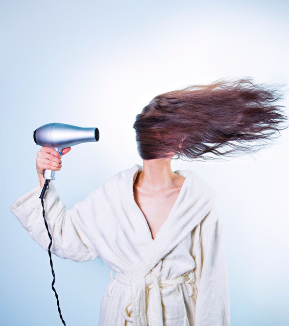 Στέγνωμα μαλλιών: Τα 7 λάθη που κάνετε με το πιστο