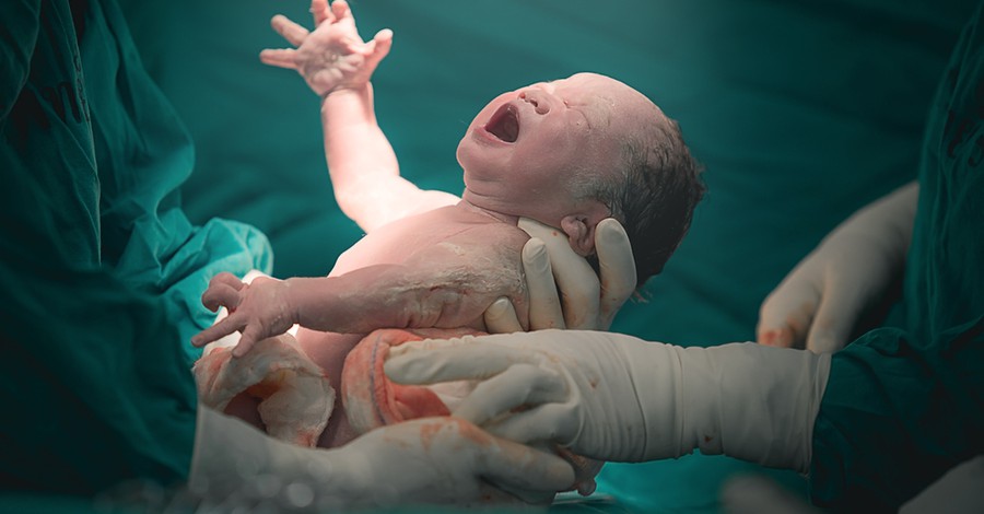Ce se întâmplă cu bebelușul imediat după naștere?