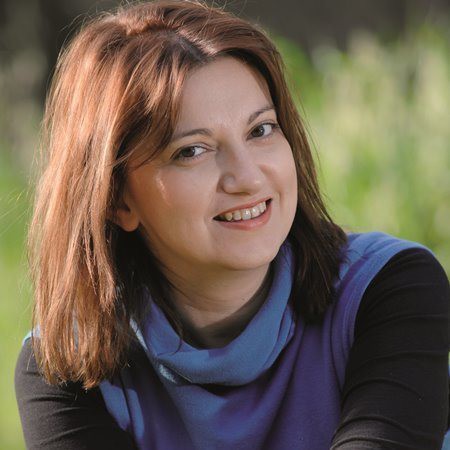 Η συγγραφέας παιδικής λογοτεχνίας Λίνα Σωτηροπούλου υπογράφει τα βιβλία της