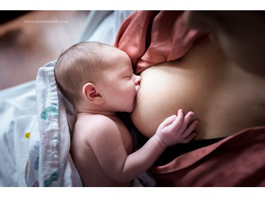 Η πρώτη προσπάθεια του μωρού να θηλάσει μέσα από 17 εκπληκτικές φωτογραφίες