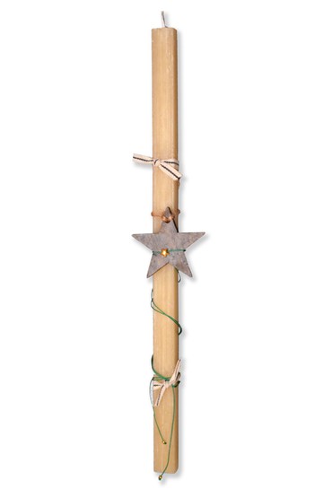 Πασχαλινή λαμπάδα εκρού με κόσμημα για το λαιμό αστέρι πάνω σε ξύλινο αστέρι