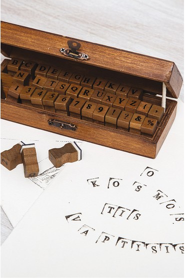 Κασετίνα με σφραγίδες αλφαβητάριο, αριθμούς και σύμβολα