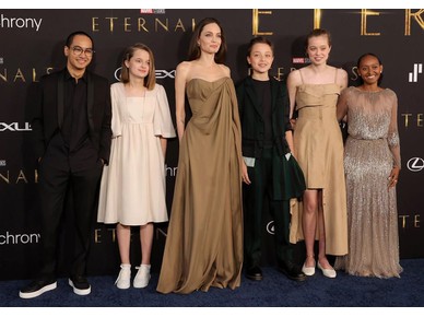 H Angelina Jolie με τα 5 της παιδιά στην πρεμιέρα της νέας της ταινίας 