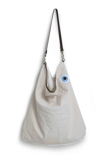 Τσάντα λευκή με ματάκι και ενσωματωμένη πετσέτα