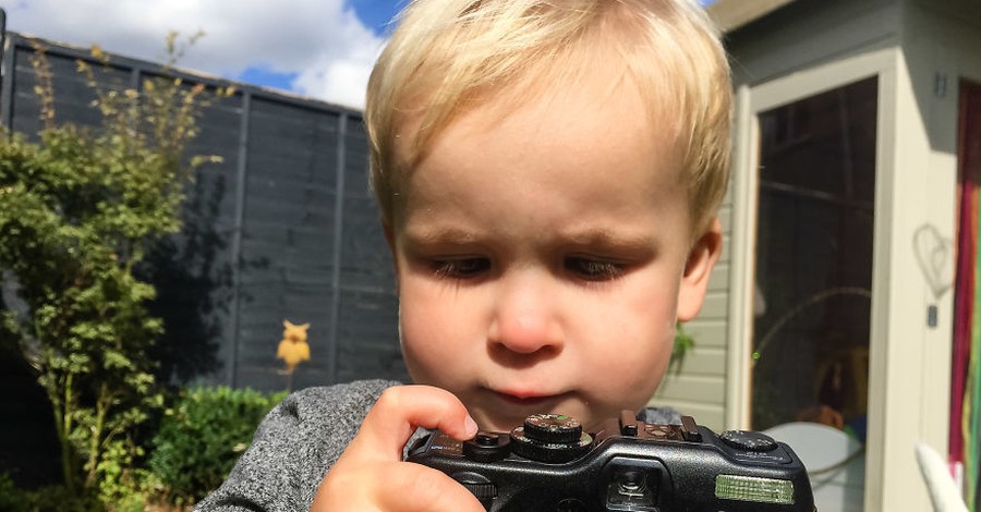 Οι φωτογραφίες μέσα από τα μάτια ενός αγοριού ... 19 μηνών