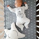 7 motive pentru care nu este indicat să îi impui bebelușului un program de somn